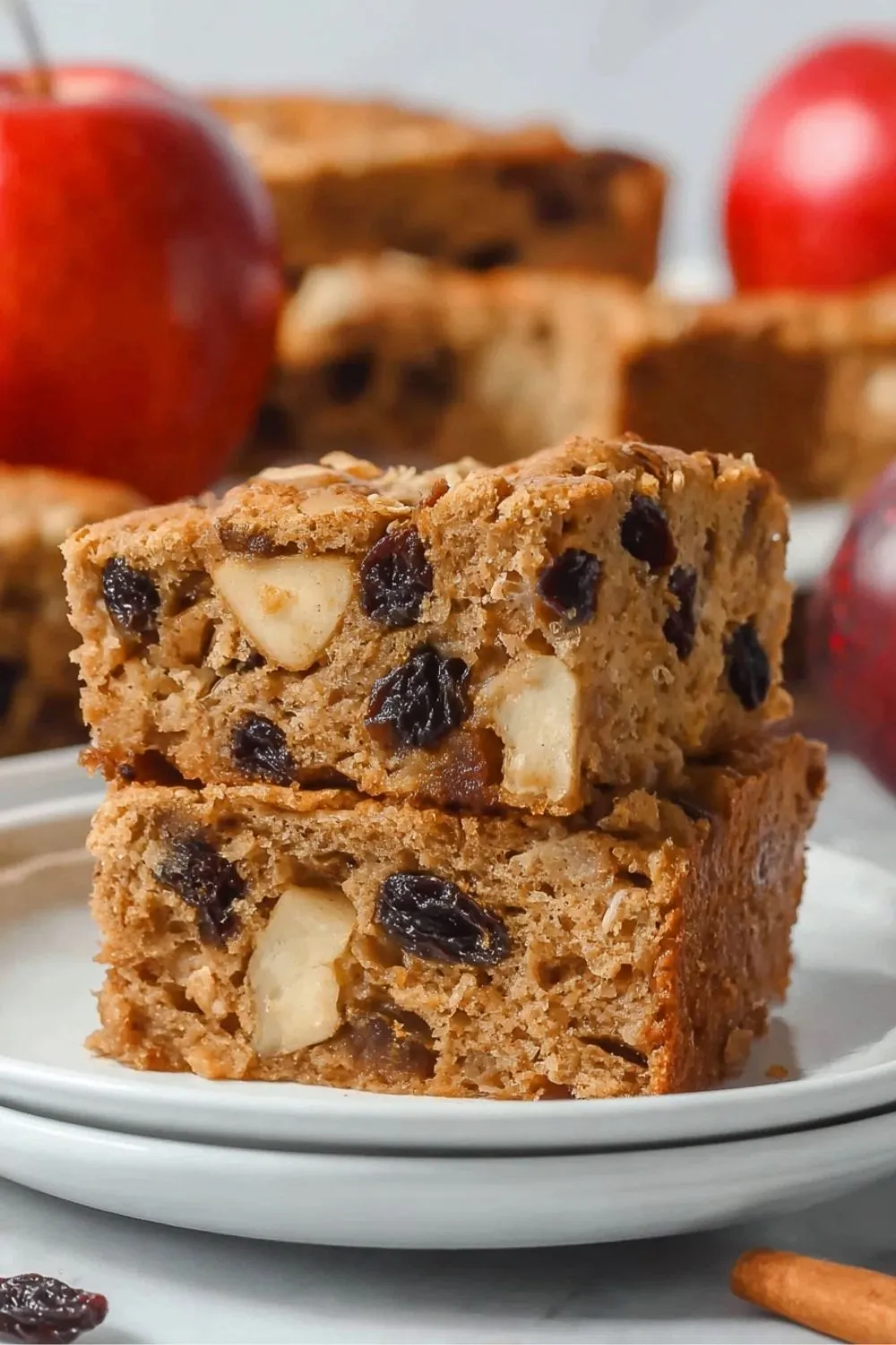 Apple and Raisin Cake: A Moist, Spiced Delight